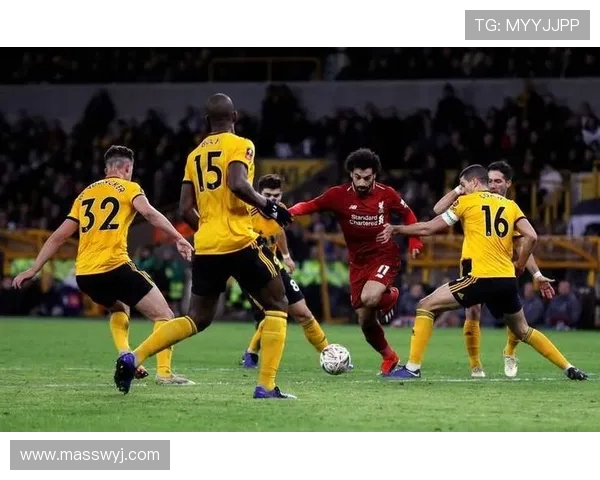 哈德斯尔德主场迎战狼队双方争夺英超宝贵积分的激烈对决