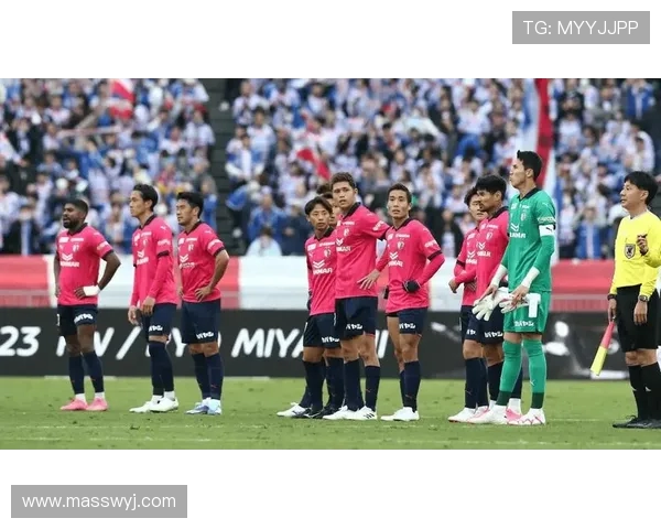 大阪樱花与横浜水手的精彩对决谁能在赛场上笑到最后