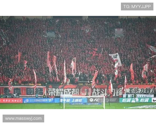 深圳与上港激战正酣比分悬念不断球迷热情高涨期待精彩瞬间