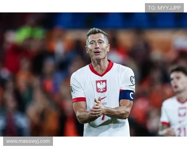 莱万的传奇之路：从波兰小镇到世界足球巅峰的奋斗故事